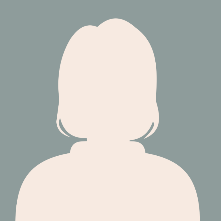 RAin Denise Schröder Silhouettenförmige Darstellung einer Person mit mittellangen Haaren vor grauem Hintergrund.